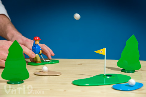 Play golf on your desk with the Chip Shotz Golfer desktop golf game.
