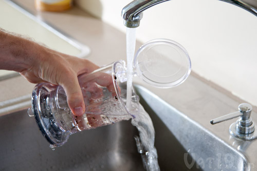 Easily clean your IngenuiTea Loose Leaf Tea Pot by rinsing out in the sink.