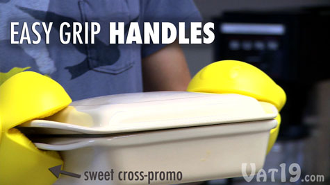 Easily transport the dish from the oven to the table with the large easy grip handles.