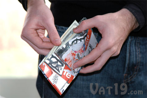 The Mighty Wallet - Graffiti - in use