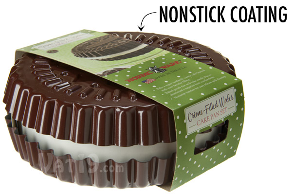 The Sandwich Cookie Cake Pan Set is made from cast aluminum with a nonstick coating.