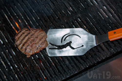 The Sportula Spatula features a laser cut image of a golfer.